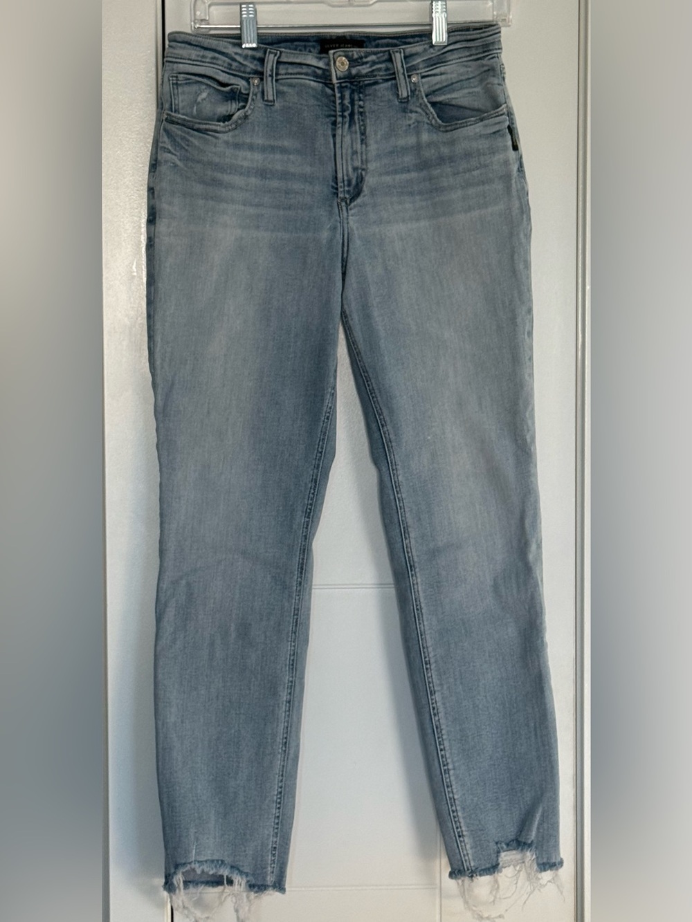 🌤️ Silver Jeans Co. “MOST WANTED”
Straight Light Wash Jeans 🌤️